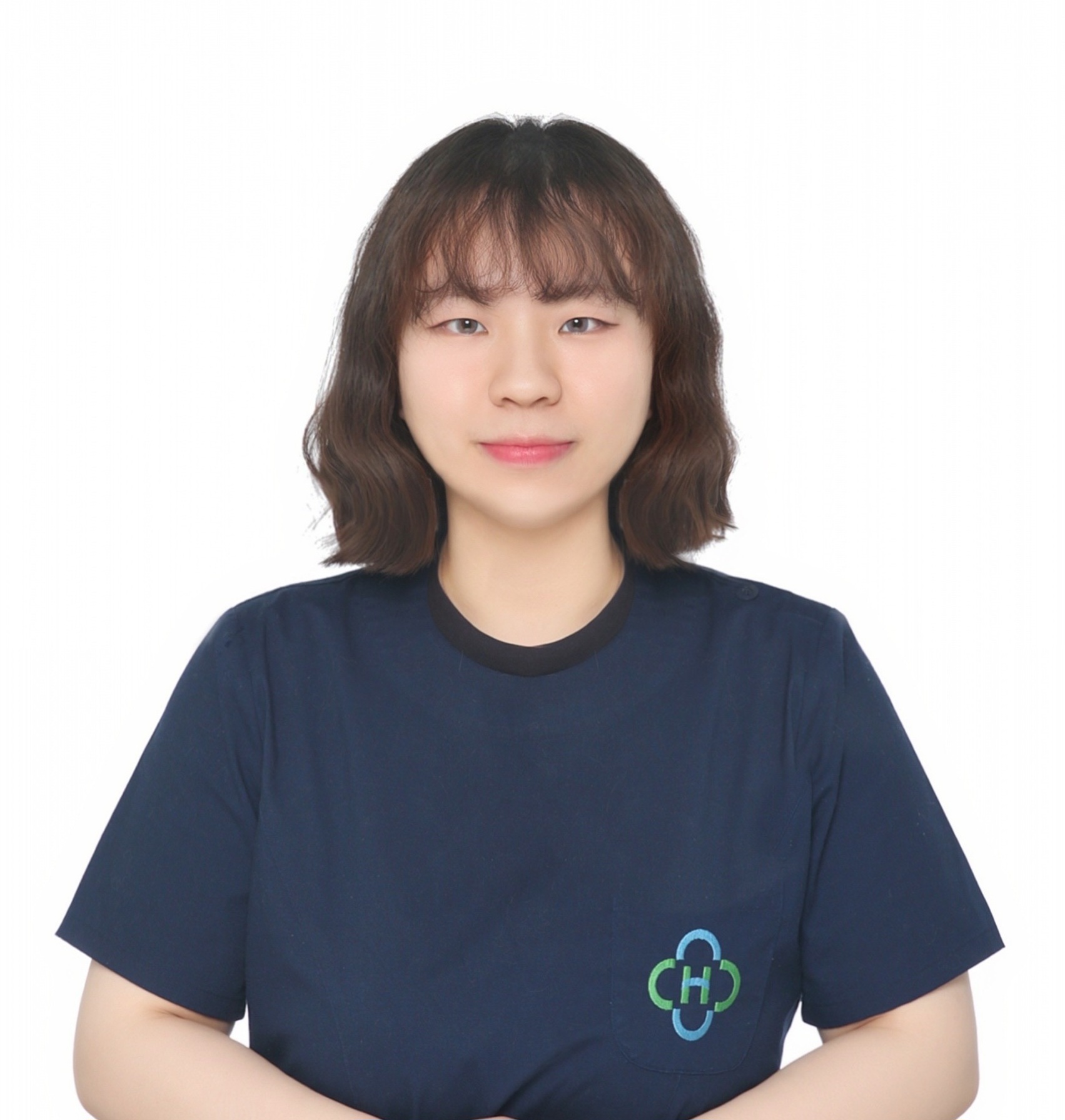 심 유 림